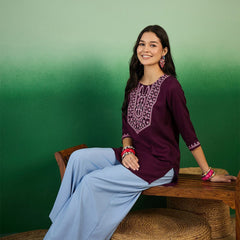Women Floral Embroidered Side Slits Kurti