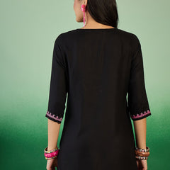 Women Floral Embroidered Side Slits Kurti