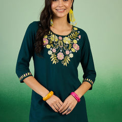 Women Floral Embroidered Side Slits Kurti